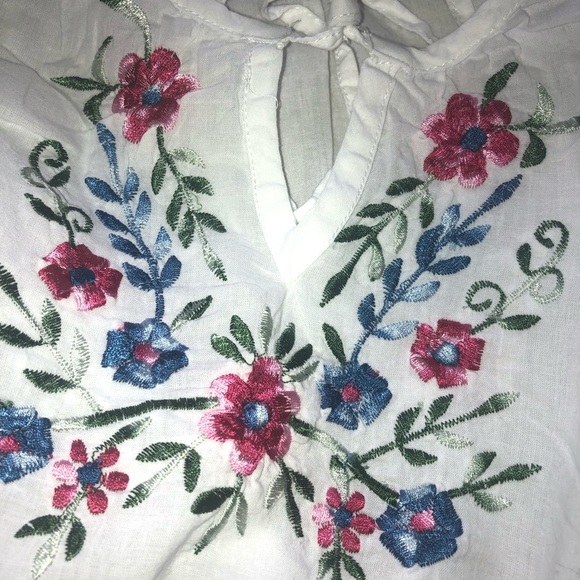 Beautiful blouse - Picture 7 of 8